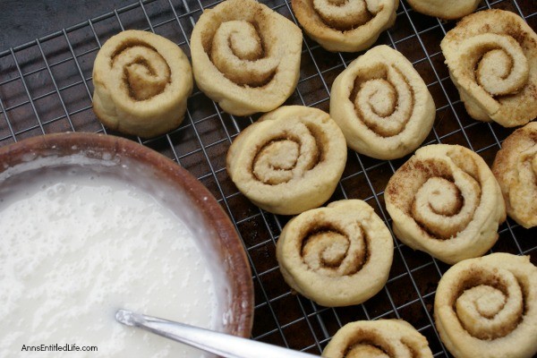 Cinnamon Rolls Cookies Recipe. Homemade cinnamon rolls in an easy to make cookie! Your entire house will smell like a bakery with these cookies in the oven. And bonus! Since they are cinnamon rolls, cookies for breakfast!! These delicious cookies taste great and are perfect for lunchboxes, cookie trays or dessert.