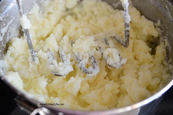 How to Make Mashed Potatoes | Easy Homemade Recipe. Learn how to make perfect mashed potatoes with this easy homemade recipe. Discover tips and tricks for creamy, delicious mashed potatoes with this simple step-by-step guide.