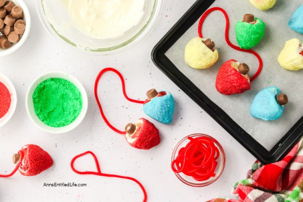 How to Make Festive & Easy Strawberry Christmas Lights. These chocolate-covered, edible strawberry Christmas lights are simply delicious! Ready in about 5 minutes, these festive holiday treats are a delight for holiday snacking.